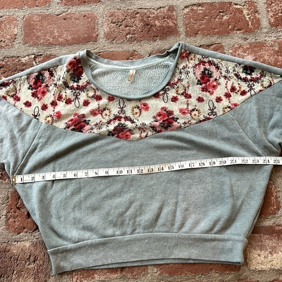 Free People XS gray oversized sweatshirt floral sheer lace - Picture 14 of 16